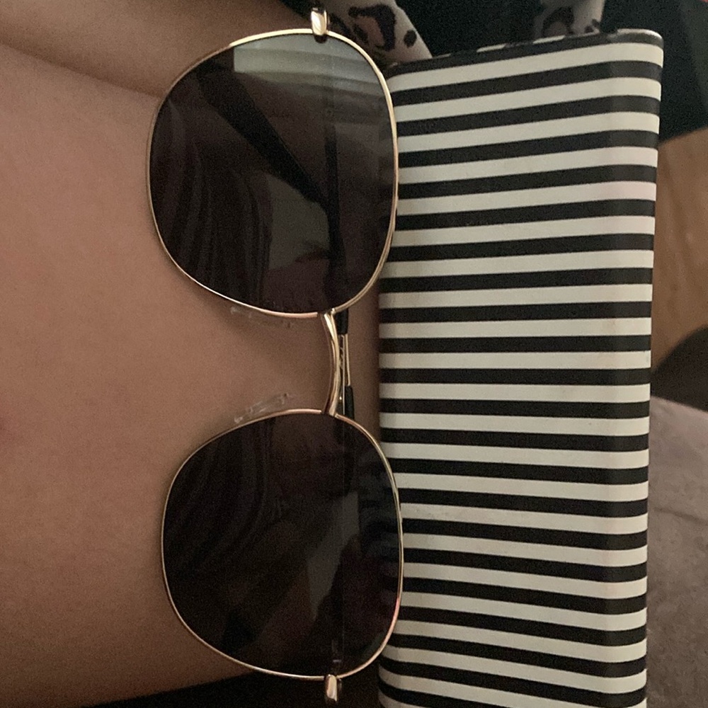 Jezabell sunglasses really cute nothing wrong with them